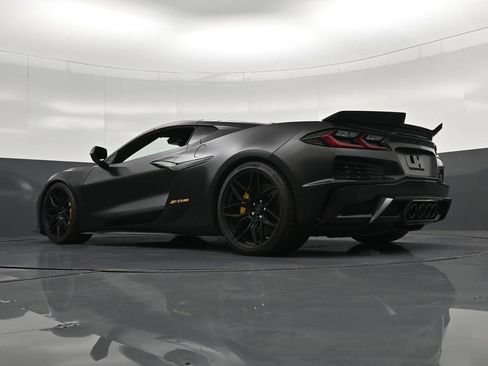 Used 2025 Chevrolet Corvette Z06 RWD image 26