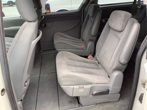 Used 2006 Chrysler Town & Country LX w/ Popular Equipment Group II FWD image 21