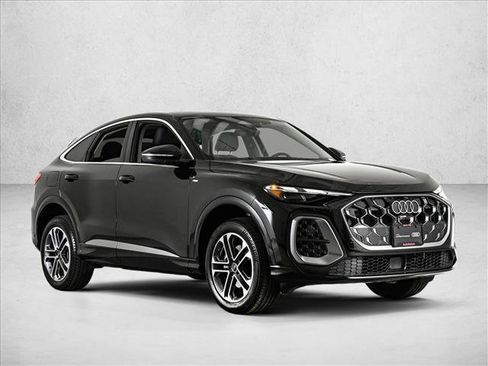 Certified 2025 Audi Q5 Premium w/ Convenience Package AWD/4WD image 3