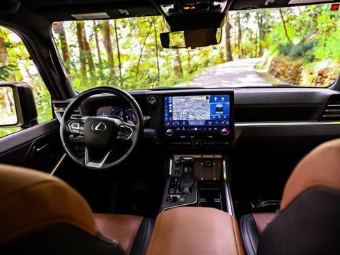 Used 2025 Lexus GX 550 AWD/4WD image 17