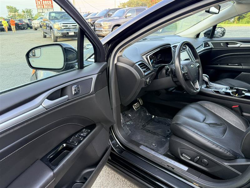 Used 2015 Ford Fusion Titanium AWD/4WD image 27