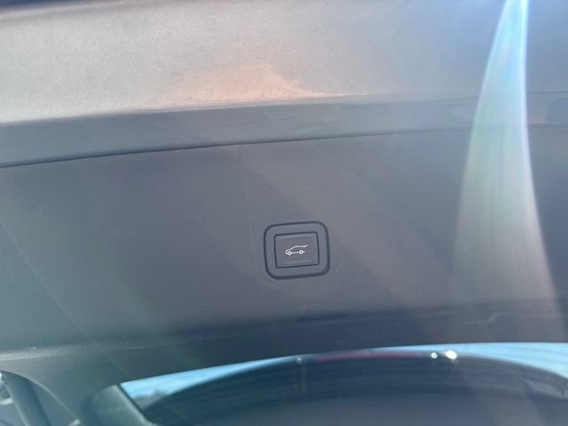 Used 2023 Chevrolet Traverse LT FWD image 32
