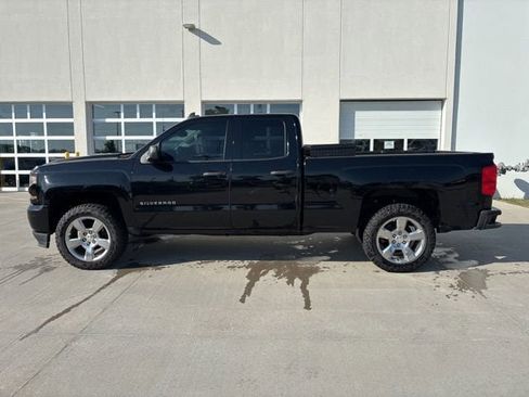 Used 2017 Chevrolet Silverado 1500 Custom w/ Custom Convenience Package RWD image 6