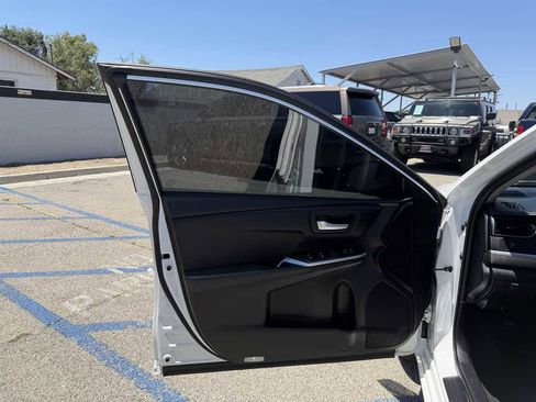 Used 2017 Toyota Camry SE FWD image 5