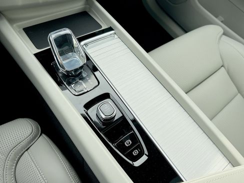 New 2026 Volvo XC60 B5 Ultra w/ Climate Package image 22