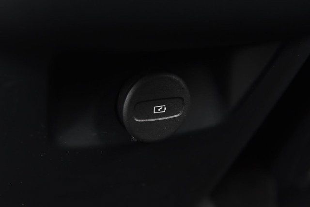 Used 2025 Volvo XC90 B6 Plus AWD/4WD image 24