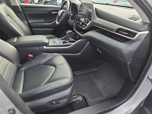 Used 2024 Toyota Highlander LE image 39