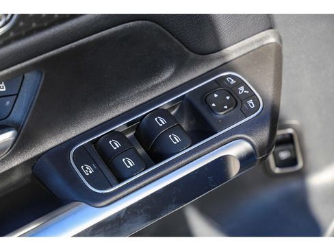 Used 2024 Mercedes-Benz GLB 250 4MATIC image 27