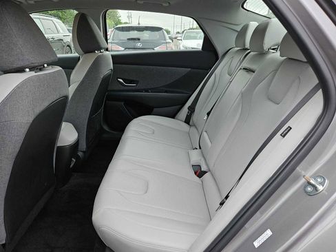 Used 2024 Hyundai Elantra Limited image 18