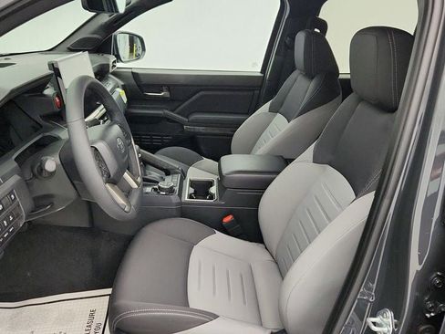 Used 2025 Toyota Tacoma TRD Sport image 18