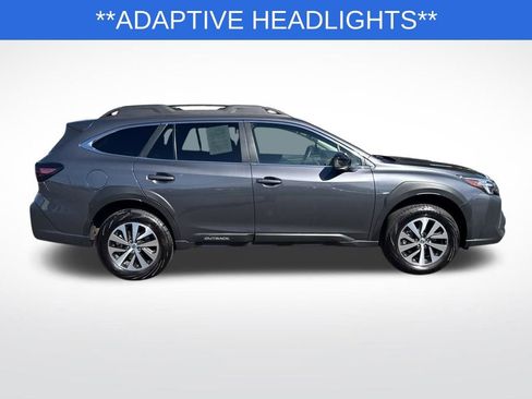 Used 2025 Subaru Outback Premium image 8