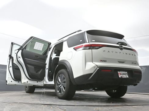Used 2024 Nissan Pathfinder SV image 75