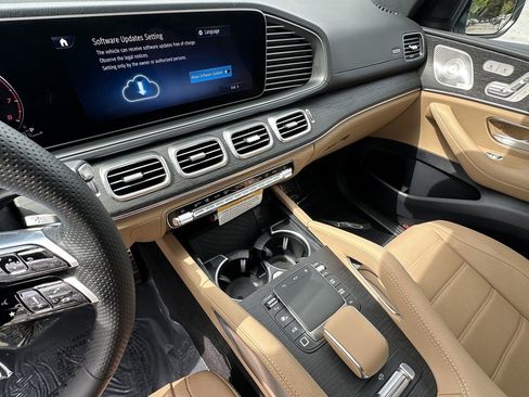 New 2026 Mercedes-Benz GLS 450 4MATIC image 32