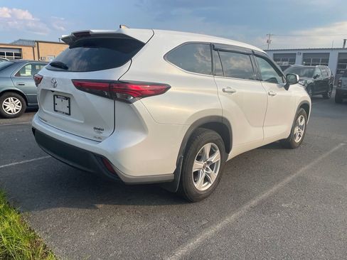 Used 2022 Toyota Highlander L AWD/4WD image 4