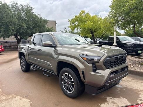 Used 2025 Toyota Tacoma TRD Sport RWD image 3