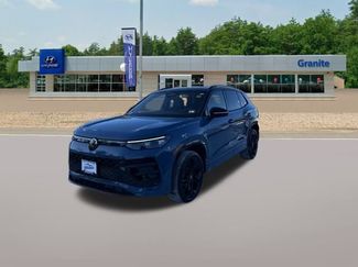 Used 2025 Volkswagen Tiguan SE R-Line AWD/4WD video 3