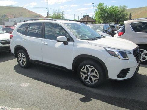 Used 2022 Subaru Forester Premium AWD/4WD image 1