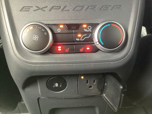 Used 2025 Ford Explorer ST image 28