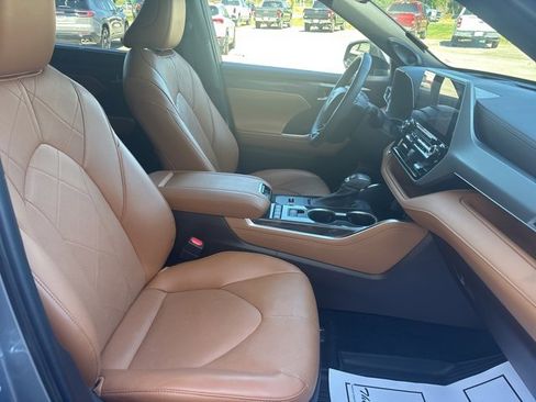 Used 2022 Toyota Highlander Platinum image 23