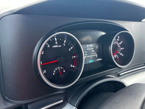 Used 2024 Kia Carnival LX FWD image 20