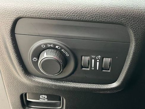 Used 2022 Jeep Grand Cherokee L Laredo image 19