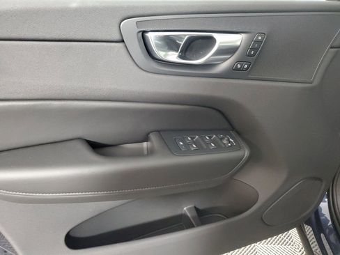 Certified 2025 Volvo XC60 B5 Core image 21