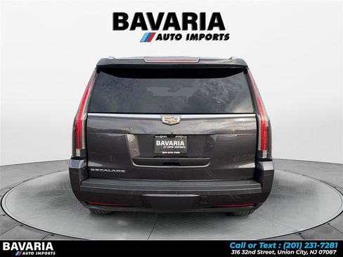 Used 2017 Cadillac Escalade Premium Luxury AWD/4WD image 4