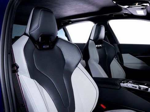 Used 2025 BMW M5 w/ Carbon Package image 53