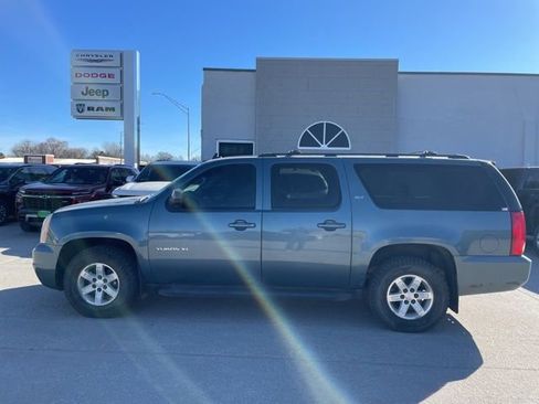 Used 2010 GMC Yukon XL SLT w/ SLT-2 Equipment Package AWD/4WD image 1