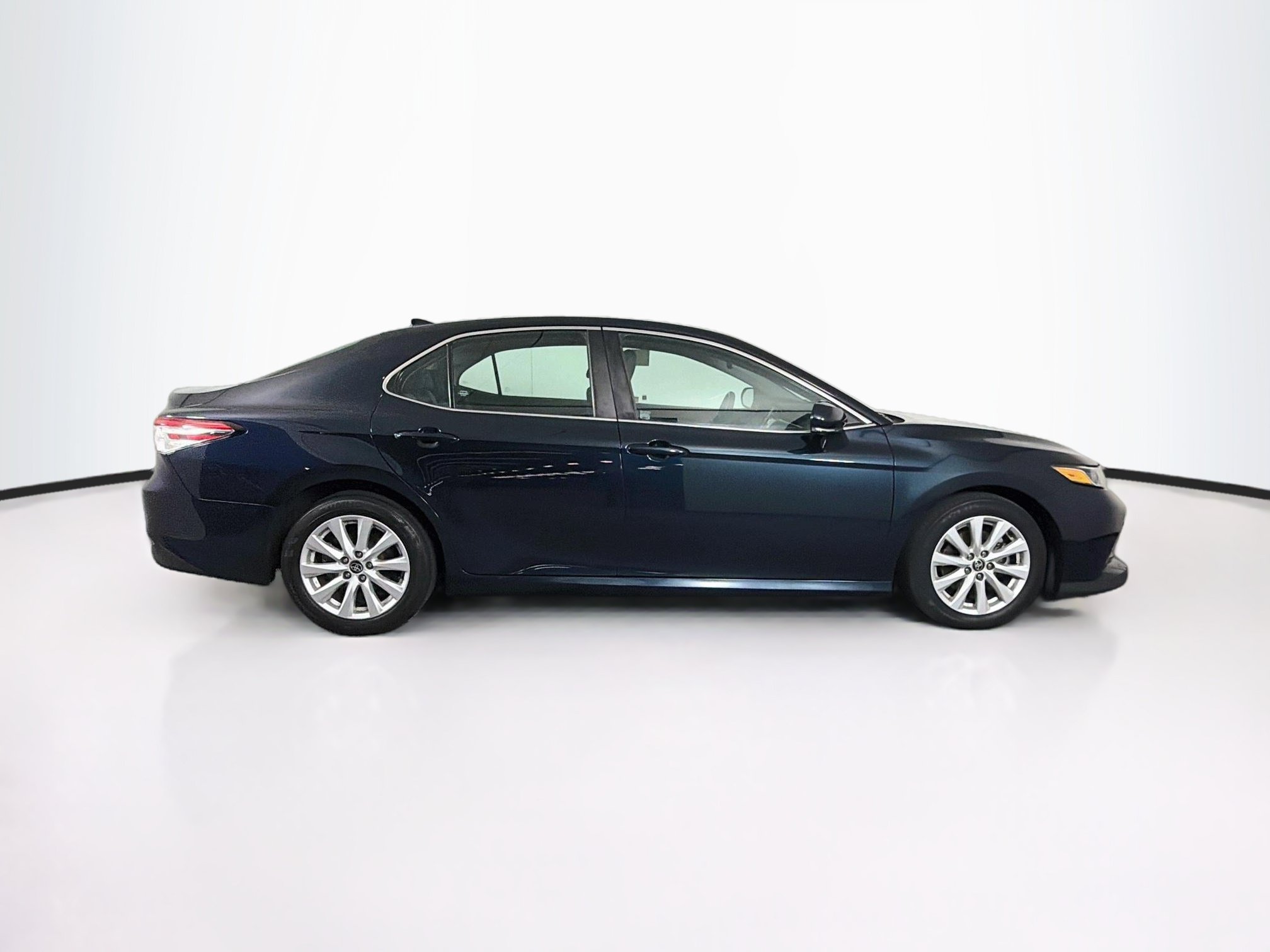Used 2020 Toyota Camry LE w/ Convenience Package FWD image 10