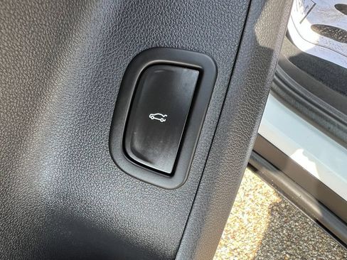Used 2026 Chevrolet Traverse LT w/ Driver Confidence Package FWD image 24