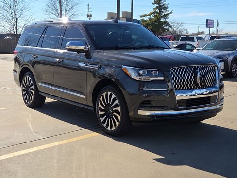 Used 2023 Lincoln Navigator Black Label image 1