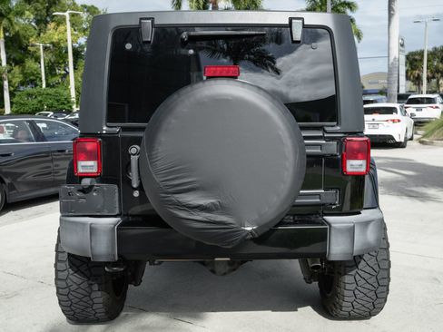 Used 2016 Jeep Wrangler Unlimited Sahara image 7