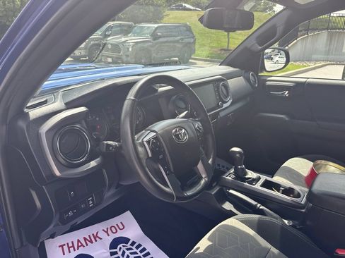 Used 2022 Toyota Tacoma TRD Sport w/ Technology Package AWD/4WD image 26