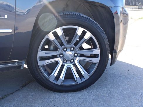 Used 2017 GMC Yukon XL Denali w/ Open Road Package RWD image 9
