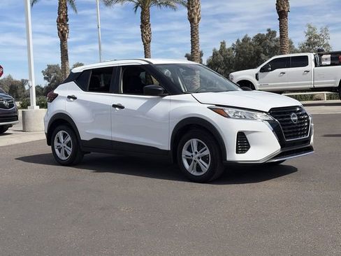 Used 2025 Nissan Kicks Play S image 4