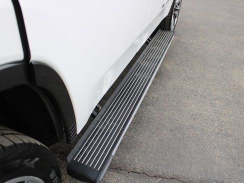 Used 2022 Jeep Wagoneer Series III w/ Premium Group I image 13