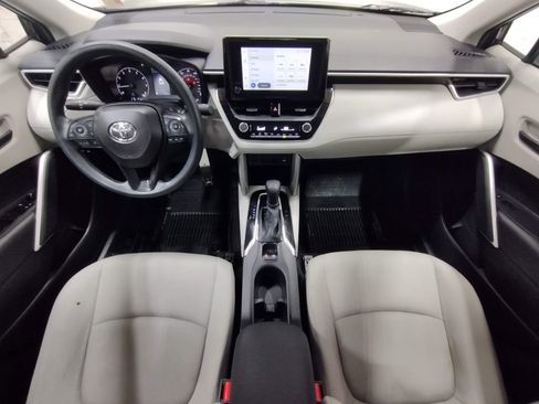 Used 2024 Toyota Corolla Cross L image 32