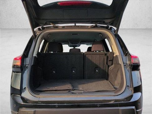 Used 2024 Nissan Rogue SV image 6