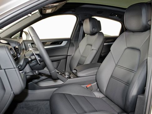 New 2026 Porsche Cayenne S image 5