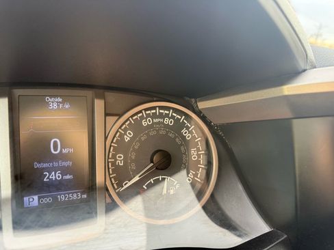 Used 2016 Toyota Tacoma SR5 image 21