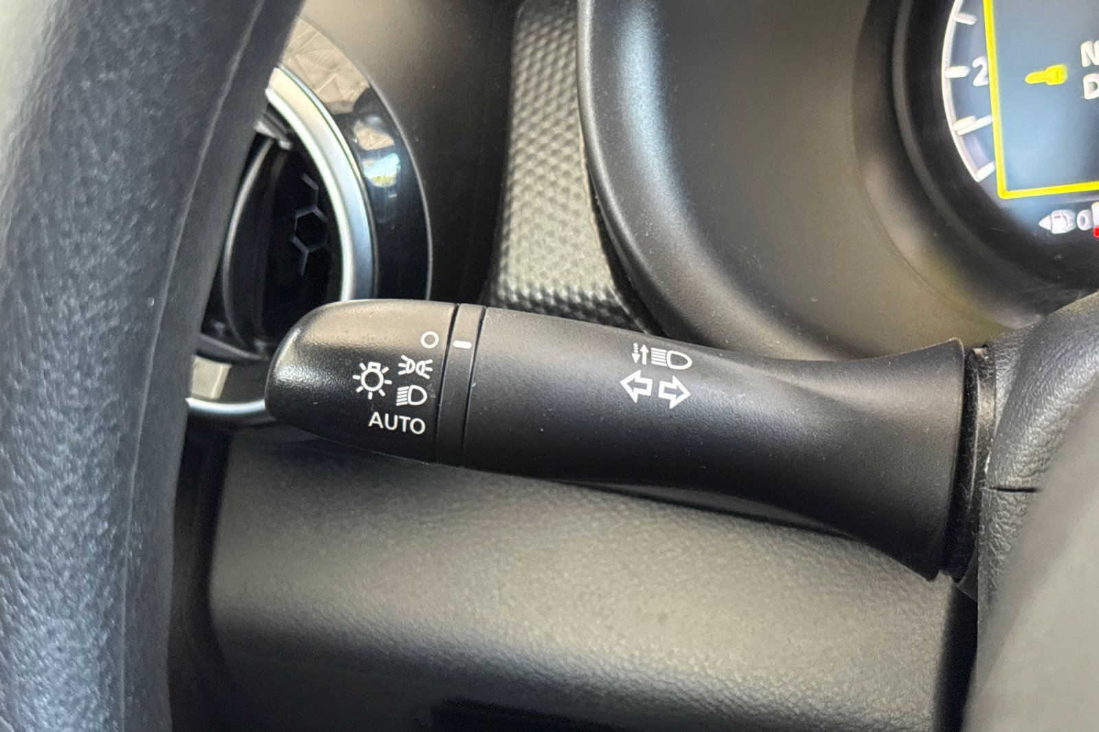 Used 2023 Nissan Kicks SV FWD image 32