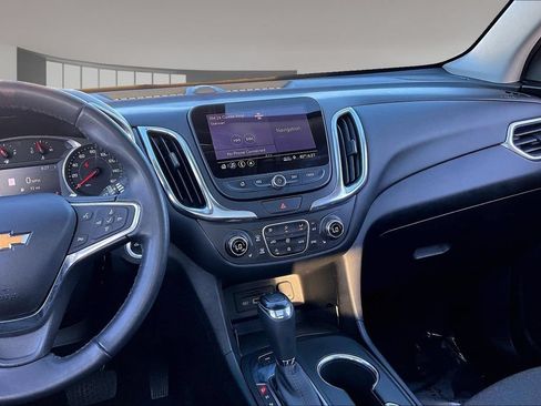 Used 2019 Chevrolet Equinox LT w/ Sun & Navigation Package AWD/4WD image 9