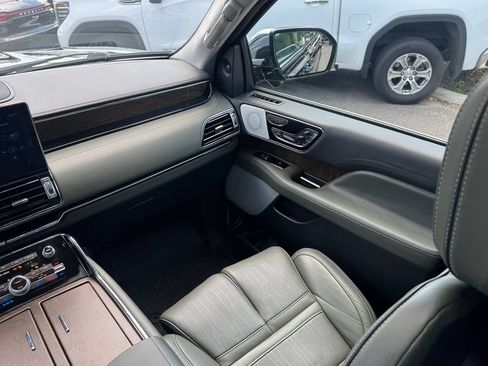 Used 2024 Lincoln Navigator Black Label AWD/4WD image 15