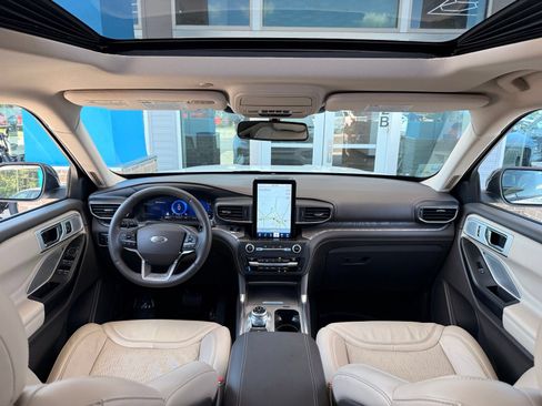 Used 2020 Ford Explorer Platinum w/ Premium Technology Package AWD/4WD image 2