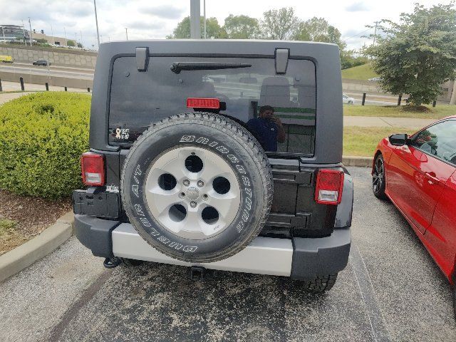 Used 2014 Jeep Wrangler Unlimited Sahara w/ Dual Top Group AWD/4WD image 13
