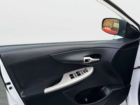 Used 2012 Toyota Corolla S image 22