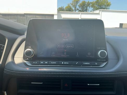 Used 2025 Nissan Rogue SV w/ SV Premium Package FWD image 26