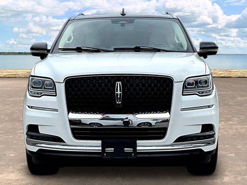 Used 2022 Lincoln Navigator Black Label AWD/4WD image 2