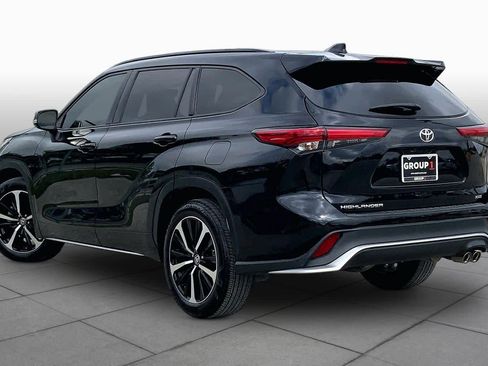 Used 2022 Toyota Highlander XSE image 12